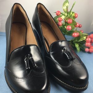 Clarks Artisian Black Leather Loafers Size 8.5 F07
